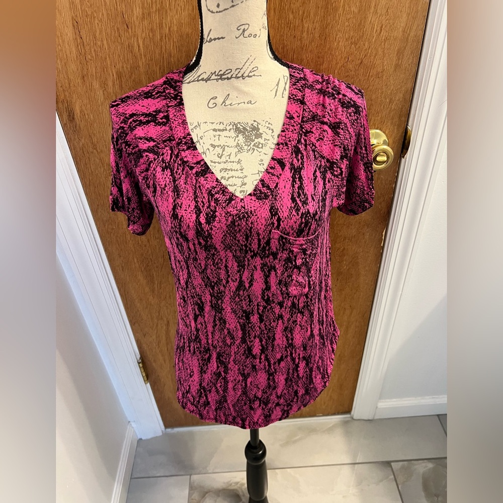 Rock & Republic Soft Fabric T Shirt with Pocket  Pink Black Reptile. Size M